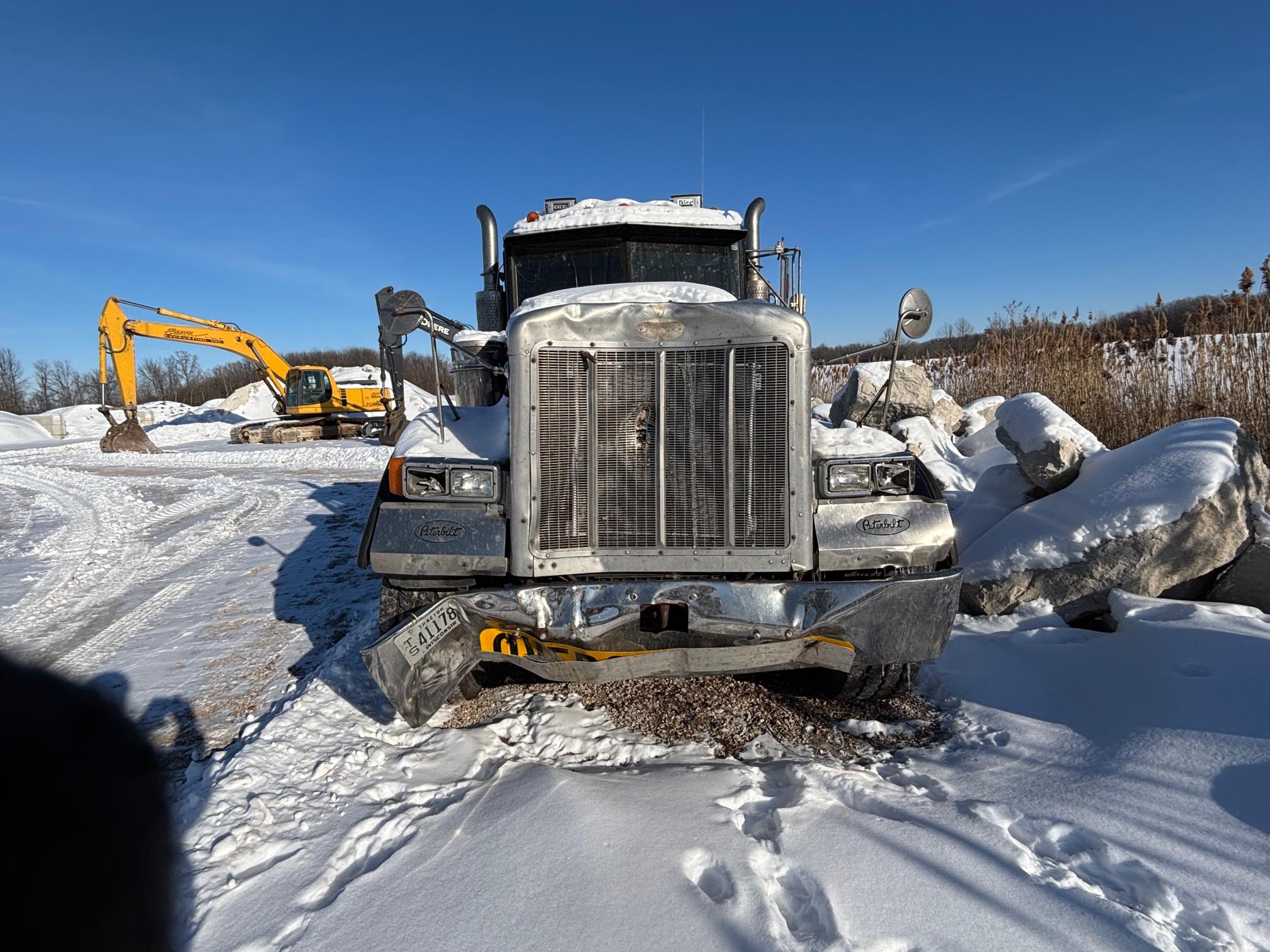 2003 PETERBILT 385 - Image 6